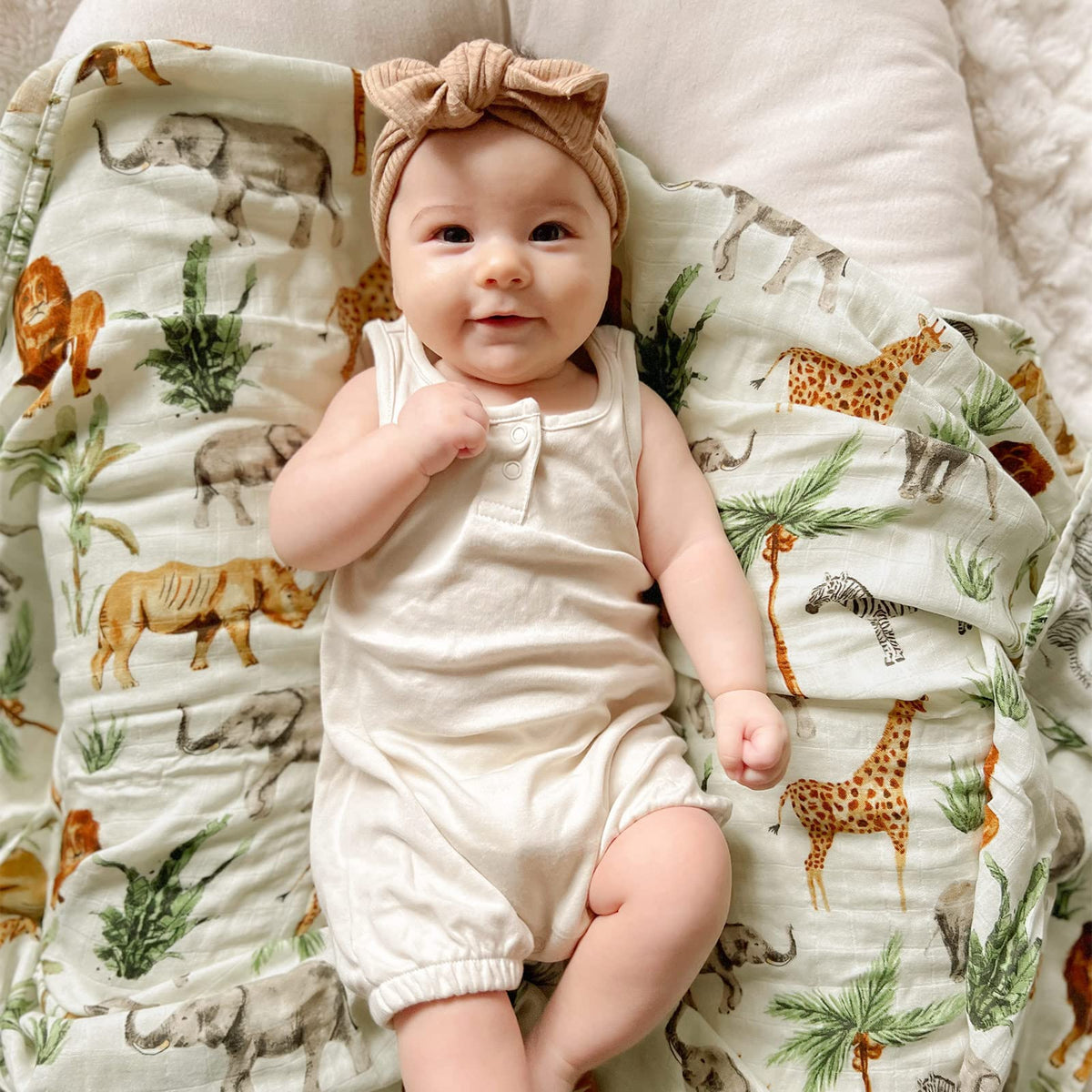 LifeTree Muslin Swaddle Blankets, Baby Swaddling Wrap Nursery Blanket Unisex, Soft 70% Viscose from Bamboo and 30% Cotton, Large 47 x 47 inches, Bear & Checkered Swaddle Blanket